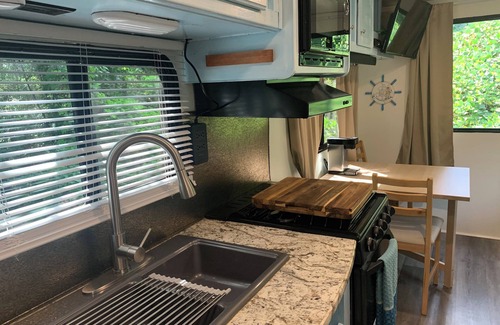 Athens House | Cozy RV 1 mile from DT Athens and 2 miles from Sanford Stadium!