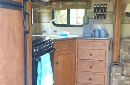 Black Creek House | Cozy RV nestled on a 31.9 acre property mins from Miracle Beach Provincial Park