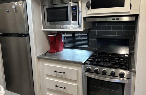 Astatula House | Cozy RV on Little Lake Harris with 2 kayaks/fishing poles. Steps on the lake.