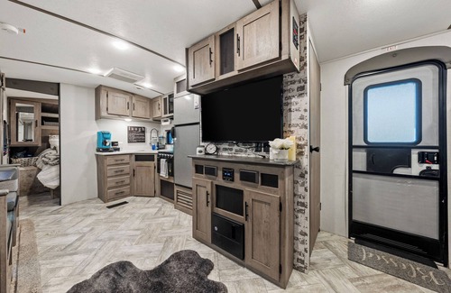 Bonney Lake House | Cozy RV on private wooded property w/ AC, WiFi, firepit, & close to amenities