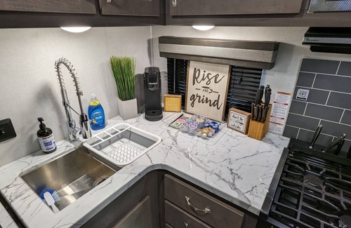 Acworth House | Cozy RV with 1 King bedroom, WiFi & AC in Pleasant Acworth
