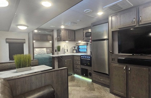 Acworth House | Cozy RV with 1 King bedroom, WiFi & AC in Pleasant Acworth