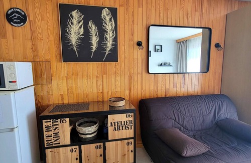 Saint-Michel-de-Chaillol Apartment | Cozy Studio for 4 - Central Location, Ski & Hikes Nearby, Balcony, Parking