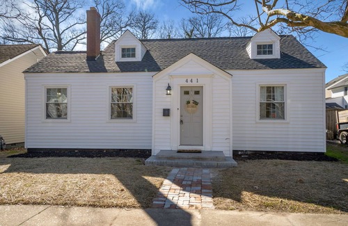 Norfolk Cottage | Cozy Safe Coastal Cottage 1.8 Mi from Hospitals Near Base + ODU