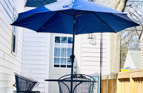 Norfolk Cottage | Cozy Safe Coastal Cottage 1.8 Mi from Hospitals Near Base + ODU