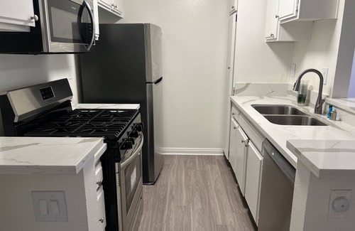 Sherman Oaks Apartment | Cozy Sanctuary in LA/Sherman Oaks