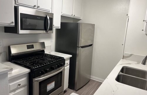 Sherman Oaks Apartment | Cozy Sanctuary in LA/Sherman Oaks
