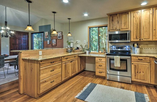 Sandy House | Cozy Sandy Retreat w/Hot Tub & Forest Views!