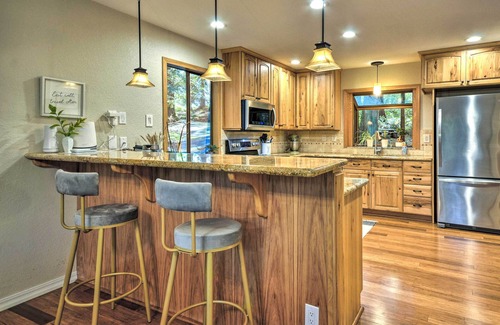 Sandy House | Cozy Sandy Retreat w/Hot Tub & Forest Views!