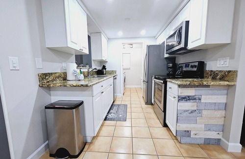 Sarasota Springs House | Cozy Sarasota Home: 3BR/2BA Close to Siesta Key & I-75