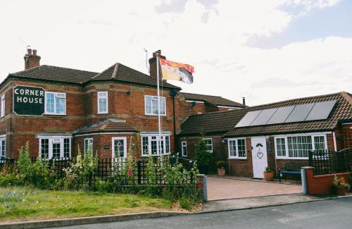 East Dereham Apartment | Cozy Scarning Apartment for Three