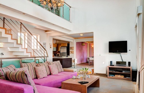 Skouloufia Villa | Cozy sea view villa perched on the hillside
