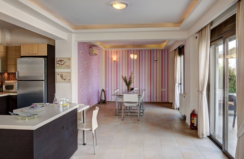 Skouloufia Villa | Cozy sea view villa perched on the hillside