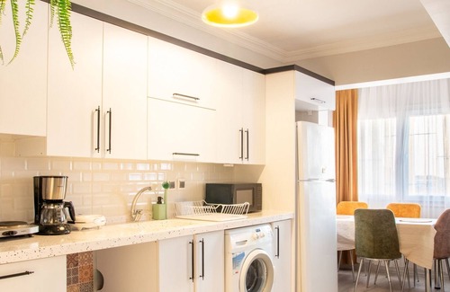 Kusadasi City Centre Apartment | Cozy Seaside Retreat w Sea View in Kusadasi