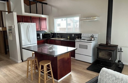 Port Renfrew Cottage | Cozy Seaview Cottage in Port Renfrew, Steps to the Beach