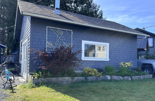 Port Renfrew Cottage | Cozy Seaview Cottage in Port Renfrew, Steps to the Beach