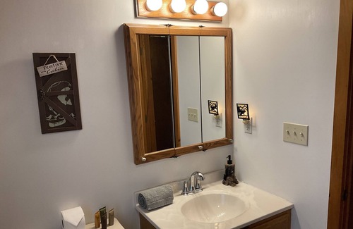 North River Cabin | Cozy secluded cabin near Gore Mt & 13th Lake!