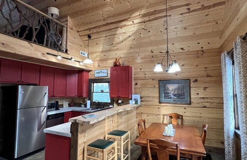 Rabun Gap Cabin | Cozy secluded creekside cabin, wood burning fireplace, seasonal Mountain Views.