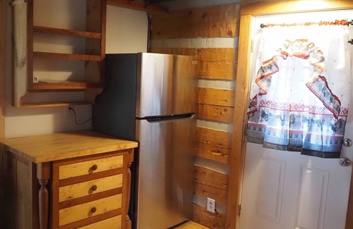 Town of Catharine Cabin | Cozy, secluded log cabin, summer vacation get-away or Fall Hunters paradise .