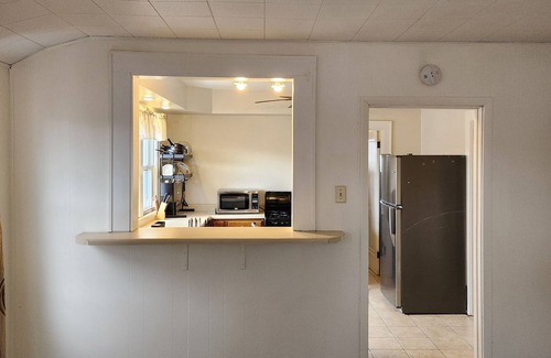 Kenosha House | Cozy second floor deplex 2-bedroom in peaceful Kenosha with AC, heat and WiFi