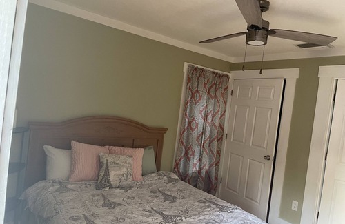 Sulphur Springs House | Cozy Seminole Height Bungalow
