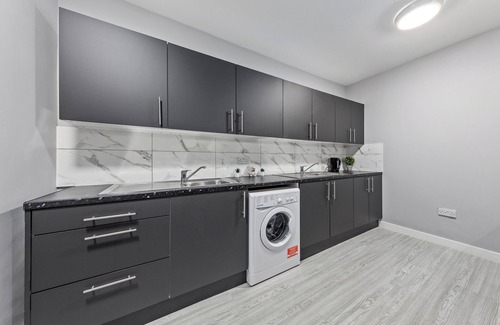 Feltham West Apartment | Cozy Serviced Room in Feltham Heathrow London Tw13