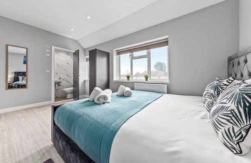 Feltham West Apartment | Cozy Serviced Room in Feltham Heathrow London TW13