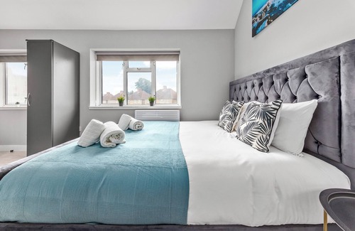 Feltham West Apartment | Cozy Serviced Room in Feltham Heathrow London TW13