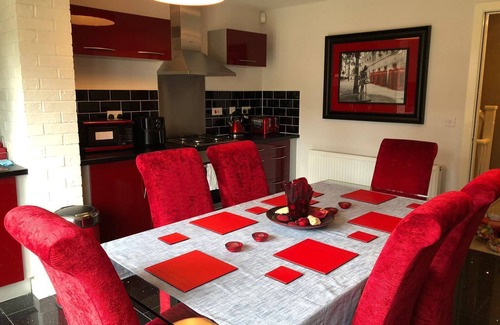 Heeley House | Cozy Sheffield Guest Room with Shared Facilities