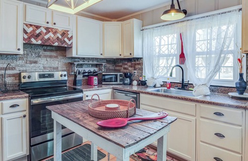 Shelbyville House | Cozy Shelbyville Home Near Hiking & Distilleries!