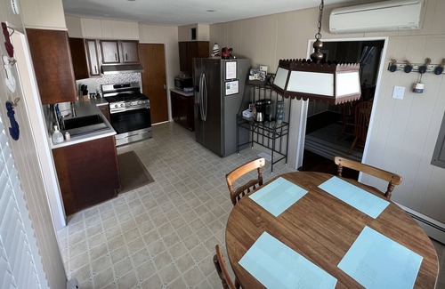 North Wildwood House | Cozy Shore Home for 6 – Ideal for Family or Friends