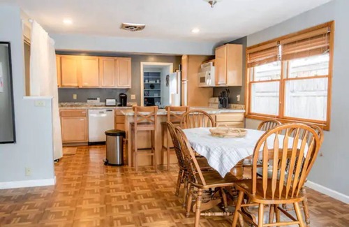 Milwaukee House | Cozy Single Family Home Away