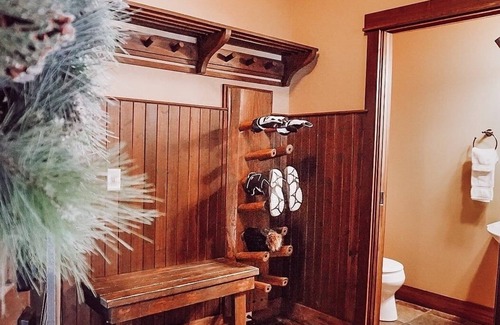 Big White Ski Resort Ski Chalet | Cozy Ski Chalet On Big White Mountain w/ Private Hot Tub