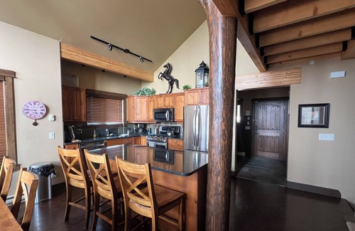 Big White Ski Resort Ski Chalet | Cozy Ski Chalet On Big White Mountain w/ Private Hot Tub