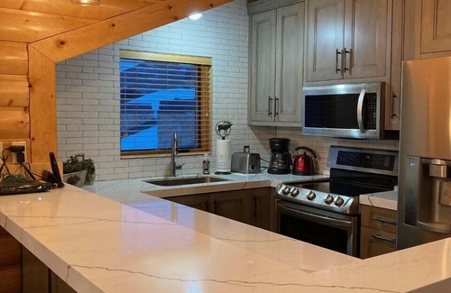 Deer Valley Condo | Cozy Ski Chalet, Mountain Views and short walk to base of Deer Valley!