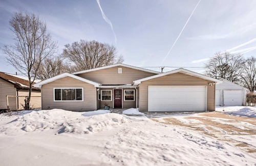 South Bend House | Cozy South Bend Retreat Less Than 2 Mi to Notre Dame!