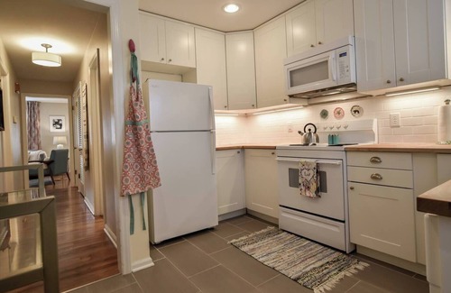 Kansas City Condo | Cozy Space Near from 39th St. & KU Hospital 5