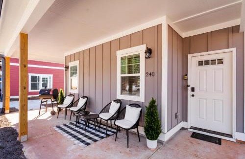 Athens House | Cozy & Spacious 2 King Beds Near UGA & Downtown