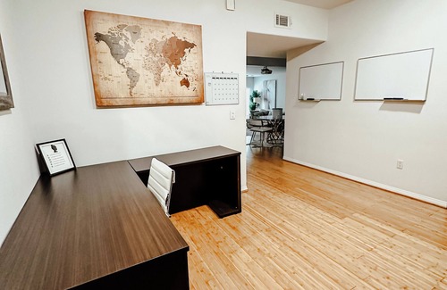 Sawtelle Condo | Cozy & Spacious 2BR/2BA Pet-Friendly Haven in Los Angeles