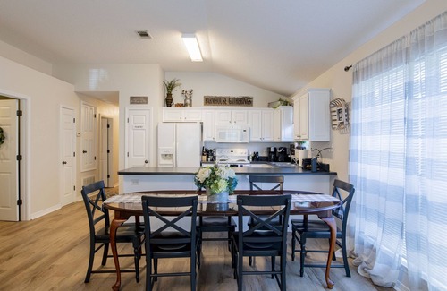 Northwest Pensacola House | Cozy & Spacious 4 bdrm Cottage in Pensacola