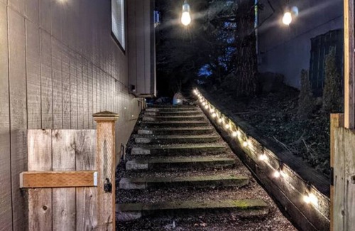 Bellingham House | Cozy & Spacious Daylight Basement Suite +HOT TUB!
