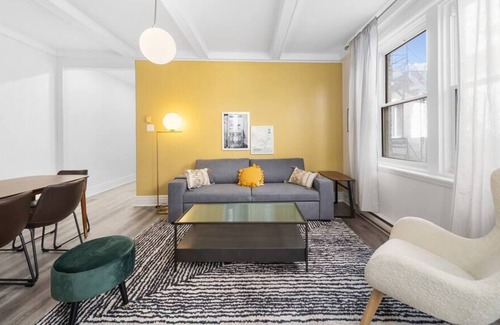 Cote-Des-Neiges—Notre-Dame-De-Grace Apartment | Cozy, Spacious,Renovated, 4 bdr, 2 baths