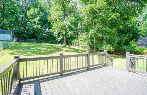 Loganville House | Cozy/spacious split level house.