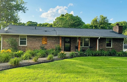 Greenbrier House | Cozy Speakeasy Apartment Home-30 min from Downtown Nashville; NO CLEANING FEE!