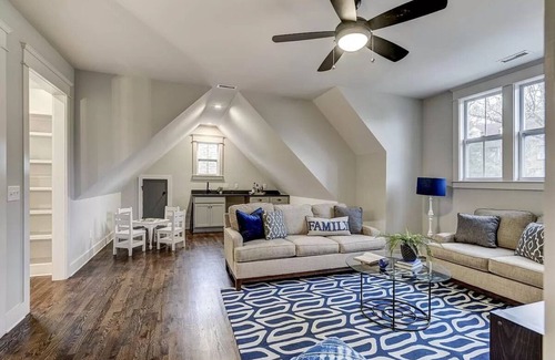 Hillsboro West End House | Cozy sprawling home nestled just outside downtown Nashville, Hillsboro West end