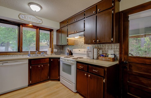 Manhattan House | Cozy Stay at The Greenwood!