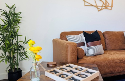 Hollywood Hotel | Cozy stay in Hollywood. 1b1b, Free Parking, Pool, Private Balcony, WiFi & more!