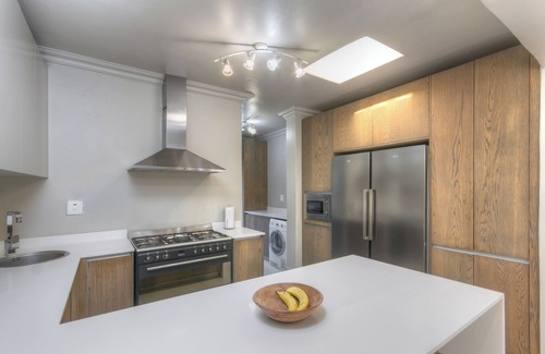Sandown House | Cozy stay in the heart of Sandton, with a housecleaner at your disposal
