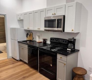 West Poplar Apartment | Cozy Stay Near Fishtown - Close to Subway & Center City!