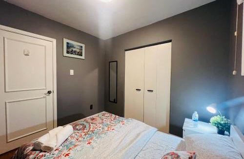 Black Creek House | Cozy Stay, Self Check-In with Parking available upon request